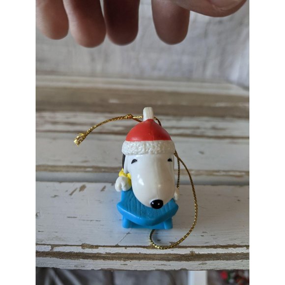 United feature Snoopy sledding blue ornament Xmas - Picture 4 of 6